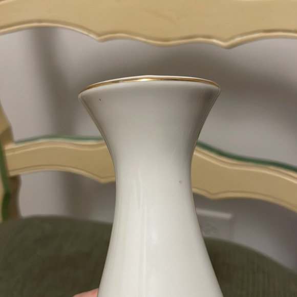 HOLLY HOBBIE // porcelain vase // “happiness is having someone to care for” - Picture 8 of 13